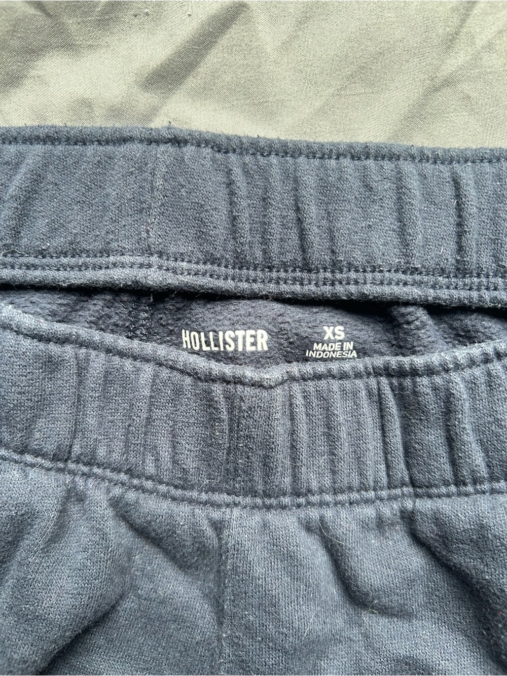 Hollister Woman Navy Blue Sweats with Heart Pocket - Picture 2 of 4